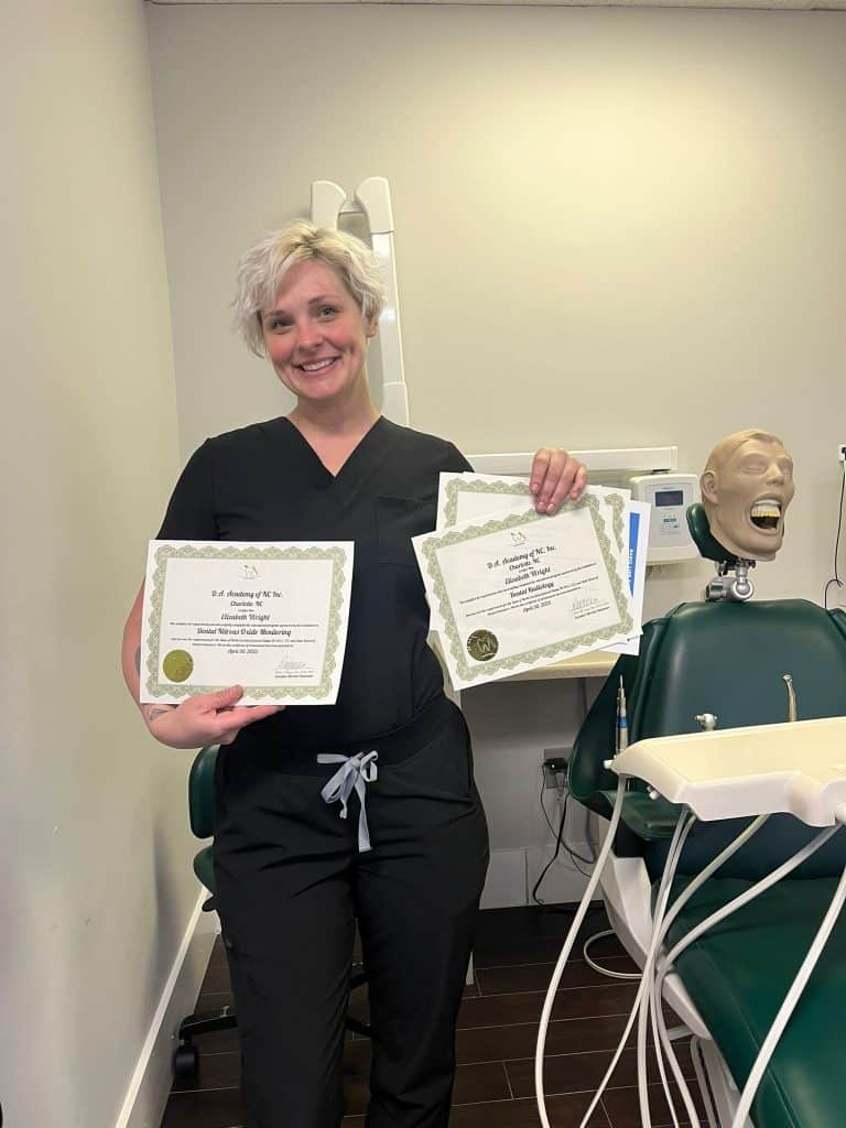 8 Reasons Why You Should Become a Dental Assistant