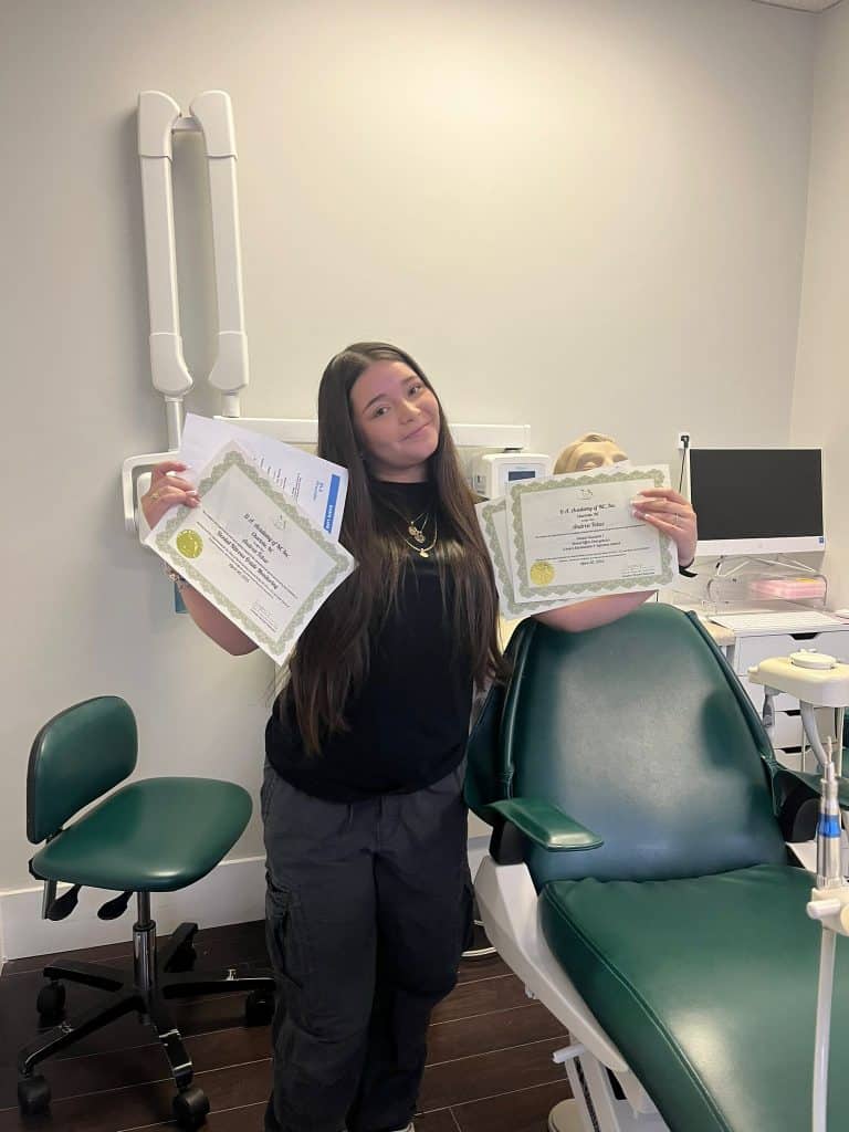 CNA vs Dental Assistant: Which Healthcare Career Is Better for You in 2026?
